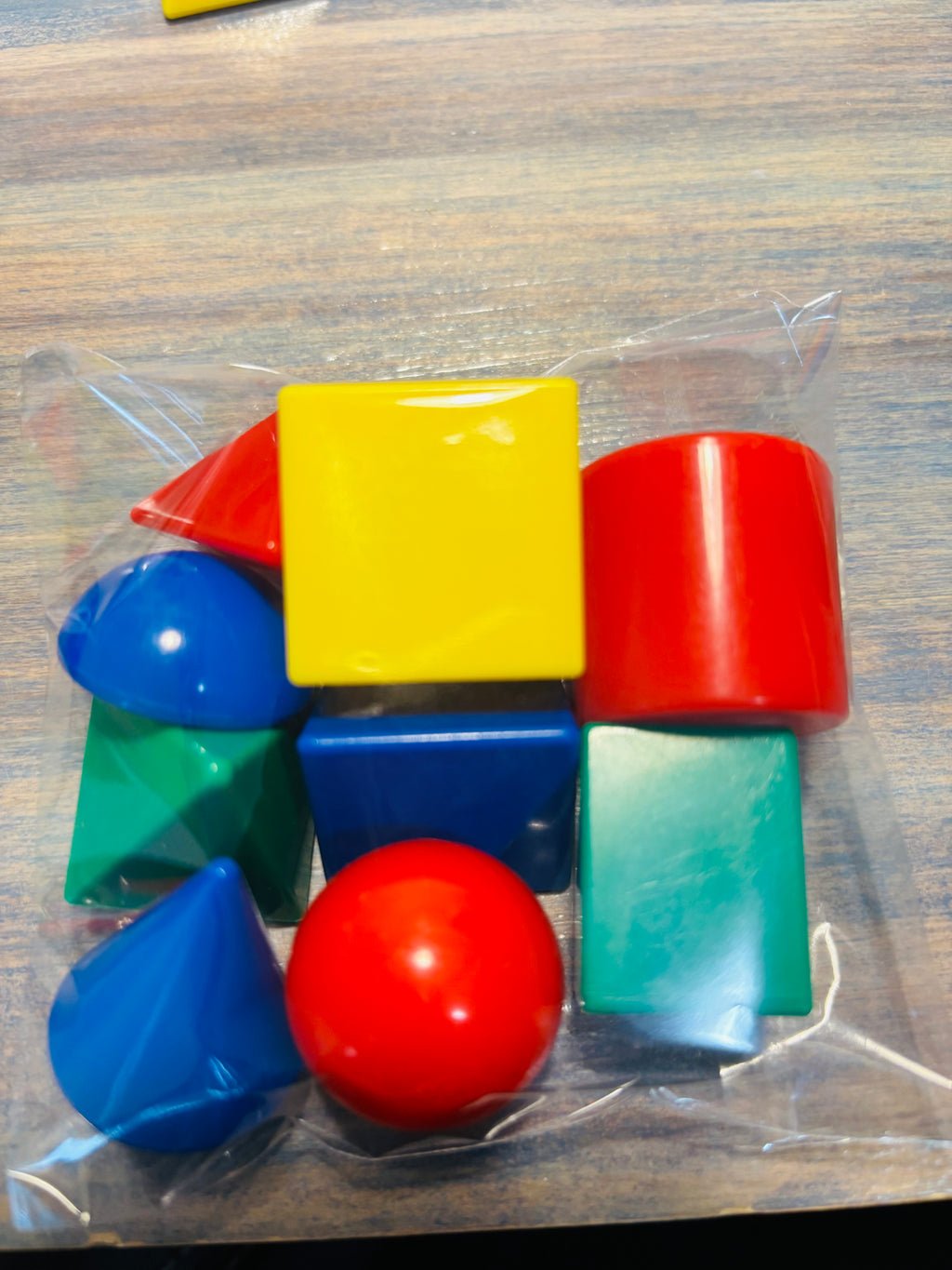 Solides en plastique